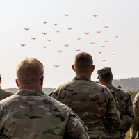 Las fábricas de la América profunda han vuelto a abrir. Y todas hacen el mismo "juguete": un ejército de drones de combate 