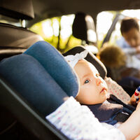 Piden que se prohíba la venta de sillas de coche infantiles usadas: 9 de cada 10 no son seguras 