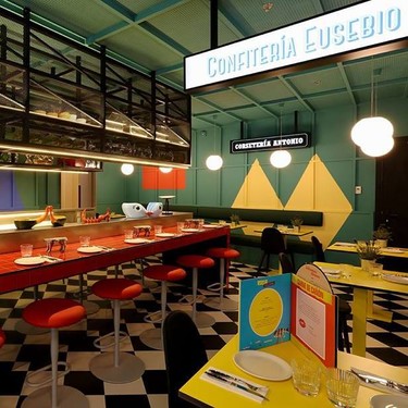 Las chicas, los chicos y los maniquís. Un divertido restaurante en los bajos del Axel Madrid 