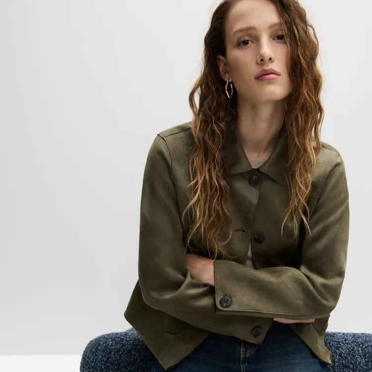 Chaqueta con cuello camisero y tejido tipo ante