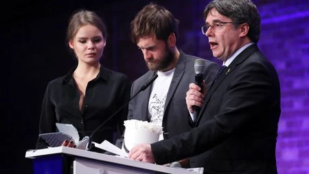 El equipo de ‘Dos Cataluñas’ devuelve el premio Cinema For Peace tras ser politizado por Carles Puigdemont