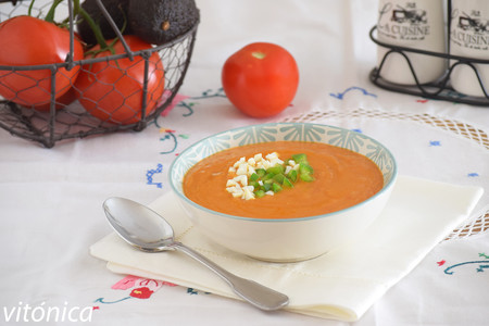 Salmorejo de aguacate: receta saludable baja en carbohidratos y sin gluten