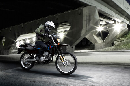 Mia Dr Z400s Action1