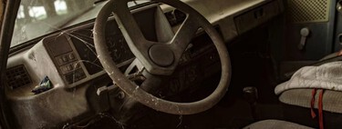Esta garagem de carros antigos abandonados virou notícia: um zoológico de veículos antigos 