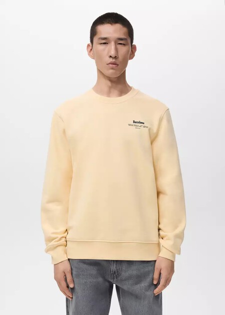 El Color De Moda Que Los Hombres Llevan Sin Esfuerzo Este Verano Es El Amarillo Mantequilla Y Estas Piezas En Rebaja Haran Que Tus Looks Brillen Con Luz Propia
