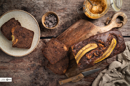 Cake de espelta integral, plátano y crema de cacahuete