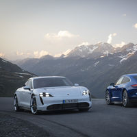 La maldición del coche eléctrico premium: el Porsche Taycan 'copia' a Tesla y Audi y retrasa sus entregas iniciales dos meses