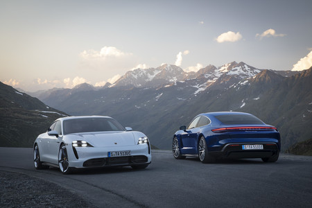 La maldición del coche eléctrico premium: el Porsche Taycan 'copia' a Tesla y Audi y retrasa sus entregas iniciales dos meses