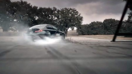 ¡Glorioso! Akrapovič cabrea al BMW M5 y le da más potencia, menos peso y un sonido espectacular