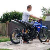 Alguien ha creado una moto con motor a reacción, y suena exactamente igual que un cohete con ruedas