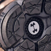 Under Armour ya está de rebajas y estas son las zapatillas más cómodas que podemos fichar a mitad de precio para caminar  