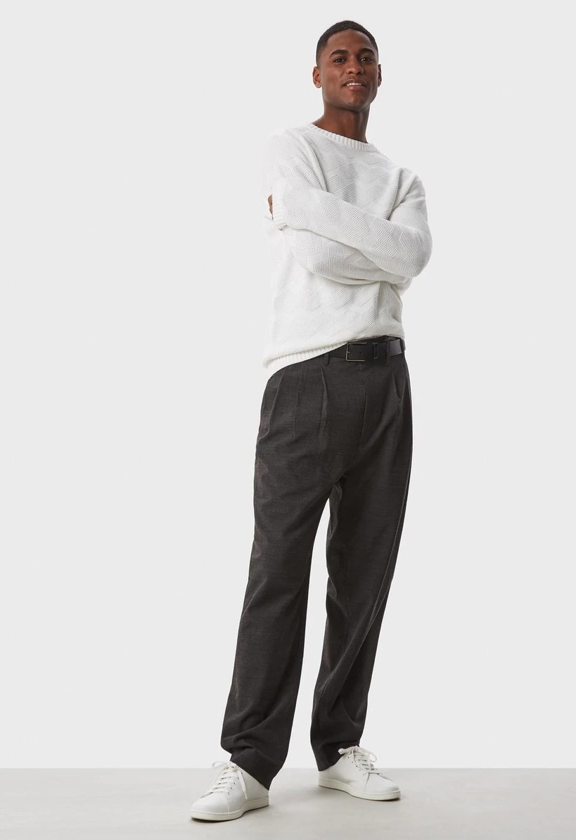 Pantalón de pinzas gris oscuro