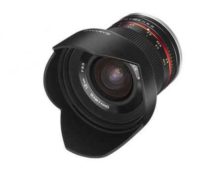 Se avecinan dos nuevos objetivos de Samyang para CSC: el 12 mm f/2.0 y el 8 mm T3.1