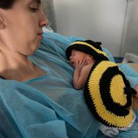 Los bebés ingresados ​​en la UCIN del Hospital Clínic también se disfrazan por Carnaval