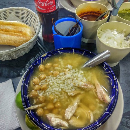 Este es el lugar en CDMX que tiene caldos de gallina las 24 horas: te decimos cuánto cuestan y dónde encontrarlos