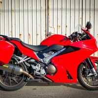 ¡Sonríe! Honda ya tiene casi lista una Hornet carenada y deportiva para recuperar el estilo de su mítica VFR