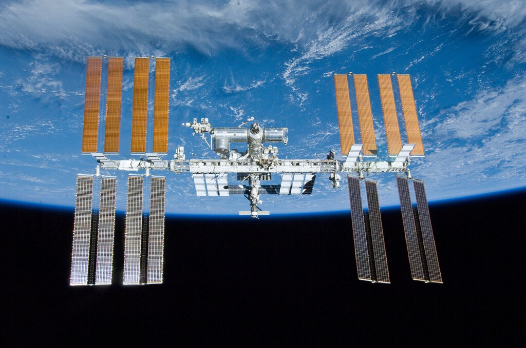 La Estación Espacial Internacional realizará una maniobra de emergencia para cambiar su órbita y evitar un trozo de basura espacial