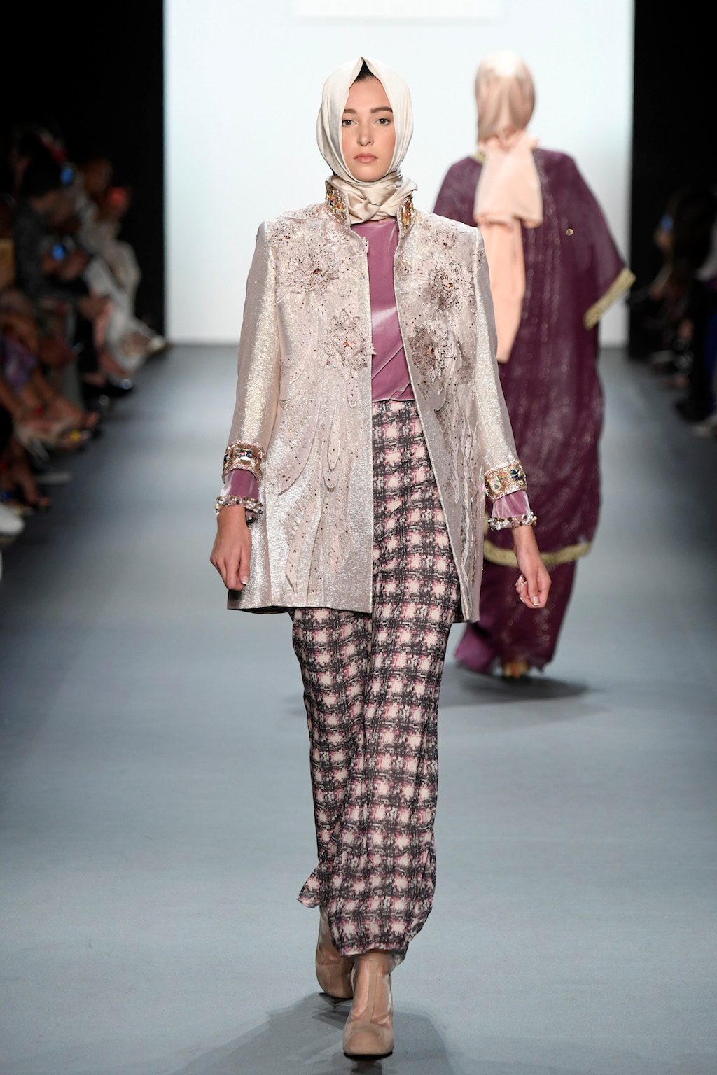 Foto de Anniesa Hasibuan (45/53)