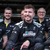 Invitaron al youtuber más famoso a manejar un F1 eléctrico. Se estrelló en la segunda vuelta, pero es una buena noticia para el deporte motor