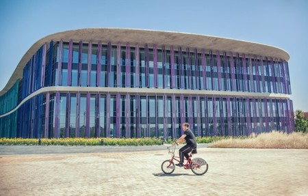 ¿Es conveniente permitir que las bicicletas circulen por aceras y parques?