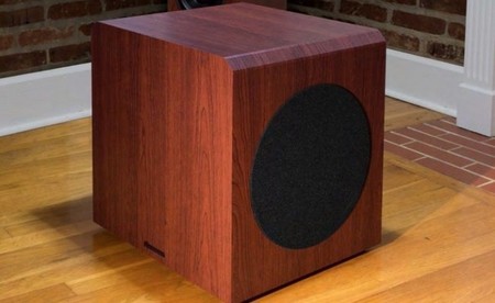 Bryston Model A, un subwoofer con doble driver de 10 pulgadas y 400 vatios de potencia