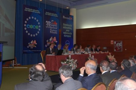 La CEOE de la enseñanza privada relaciona el uso de redes sociales con una mayor aceptación de la violencia