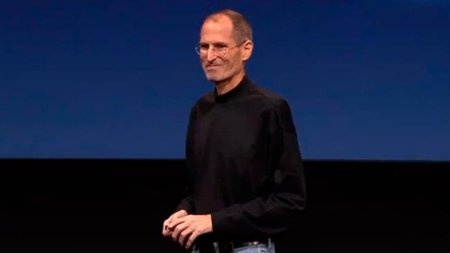 Steve Jobs renuncia a su puesto como CEO de Apple