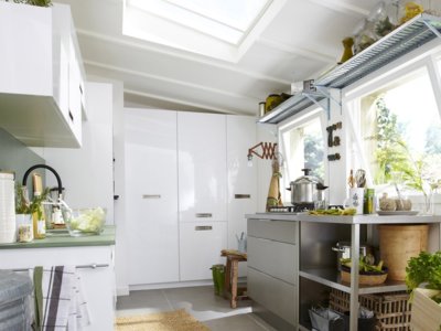 Cómo sacarle todo el partido a una cocina alargada 