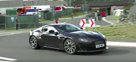 Así de bien suena el Aston Martin V8 Vantage con motor AMG