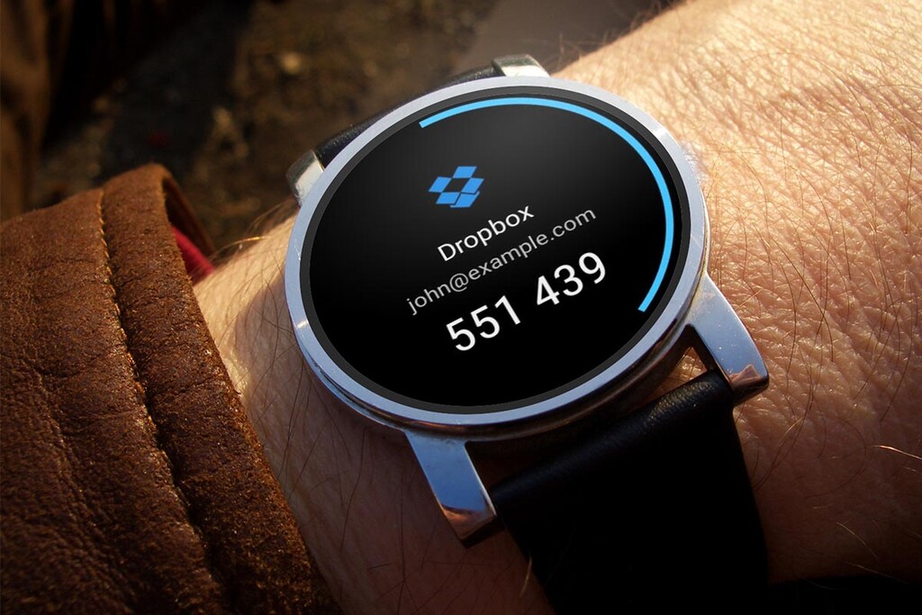 Los códigos de verificación en tus pasos en tu smartwatch con Authenticator Pro, compatible con Wear OS