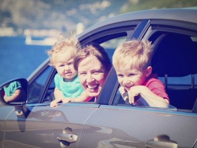 Viajes en coche: consejos prácticos para reducir el mareo