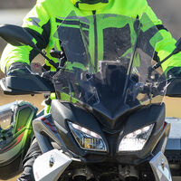 Usar guantes y airbag en moto podría ser tan obligatorio como el casco. Así lo quiere Europa