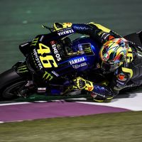 Pilotar y aprender con Valentino Rossi tiene precio: 7.000 euros, de momento, destinados para causas benéficas