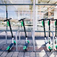 Lime extiende sus patinetes eléctricos por la Comunidad de Madrid tras volver a la actividad en la capital