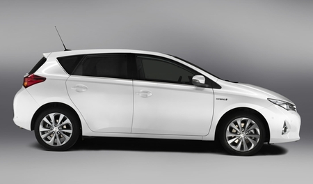 Toyota Auris Híbrido 2013 02