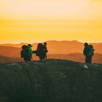 Por qué pudiendo ganar dinero con un Airbnb hay quien prefiere prestar gratis su cama a viajeros. Tienen buenas razones para ello