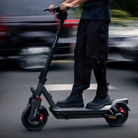 Muévete por la ciudad sin gastar en transporte público con este patinete top que MediaMarkt tiene rebajado