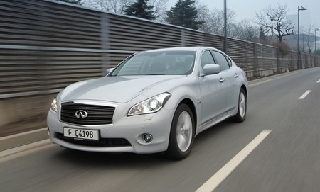 Infiniti M35h gris 01