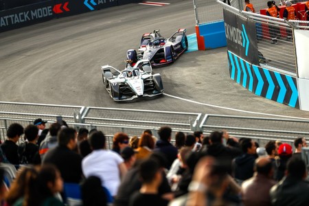 Mercedes y Porsche triunfan en su estreno con los coches eléctricos: doble podio en el debut de la Fórmula E