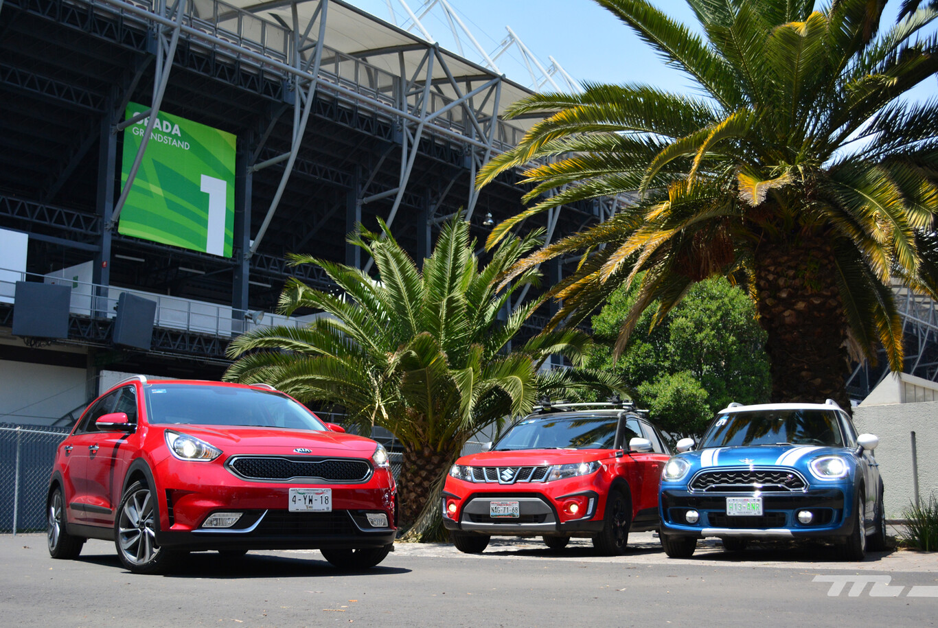KIA Niro vs. Suzuki Vitara vs. MINI Countryman:  ¿Cuál cuesta menos luego de 100 km... o 5 años?