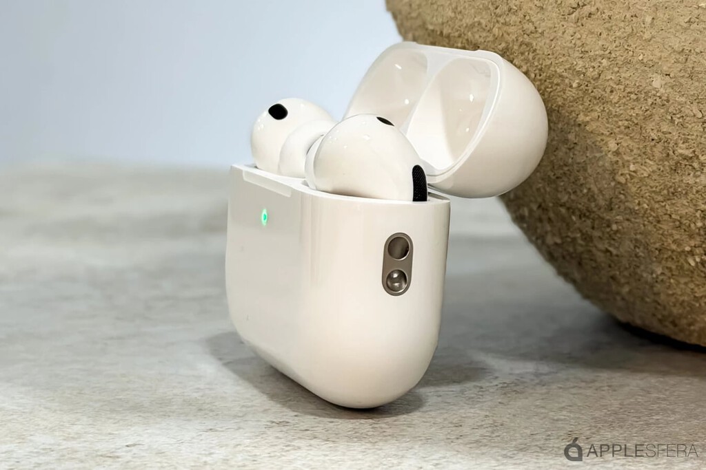 Las referencias ya aparecen dentro del código iOS 27. Gurman vuelve a filtrar unos AirPods con cámaras para el mes que viene 