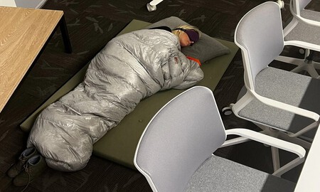 Dormia En La Oficina Y Aun Asi Fue Despedida Elon No Tiene Piedad