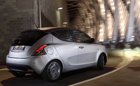 Lancia-Ypsilon-2011-29