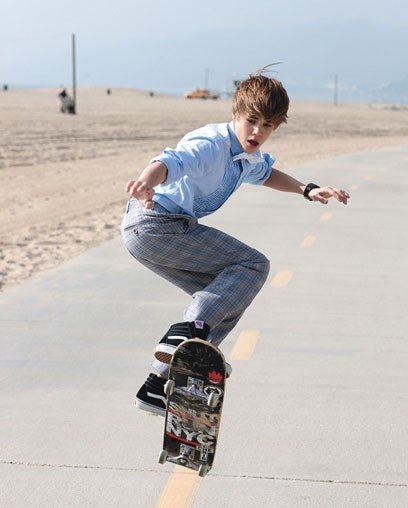 Justin Bieber posando (por decir algo) para la Teen Vogue