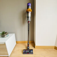 MediaMarkt vuelve a liquidar una de las mejores aspiradoras Dyson: 150W de potencia, láser y casi a mitad de precio