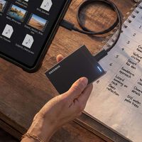Samsung tiene dos nuevos SSD portátiles: uno con 8 TB para creadores y otro que sobrevive caídas de 2 metros