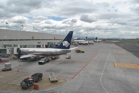 Aeropuerto Internacional De La Ciudad De Mexico Terminal 2 Hangar