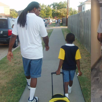 El tiempo vuela: estas emotivas fotos de padre e hijo el primer día de clases nos lo demuestran
