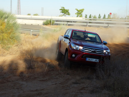 Prueba Toyota Hilux Exteriores Campo