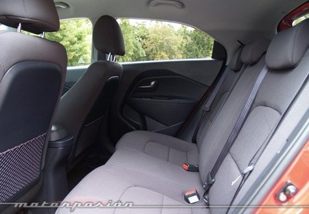 KIA-Rio-2011-10-b